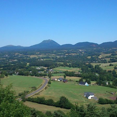Lilas, Gite Saint Antoine, Orcival, Entre Sancy Et Volcans. Exteriör bild