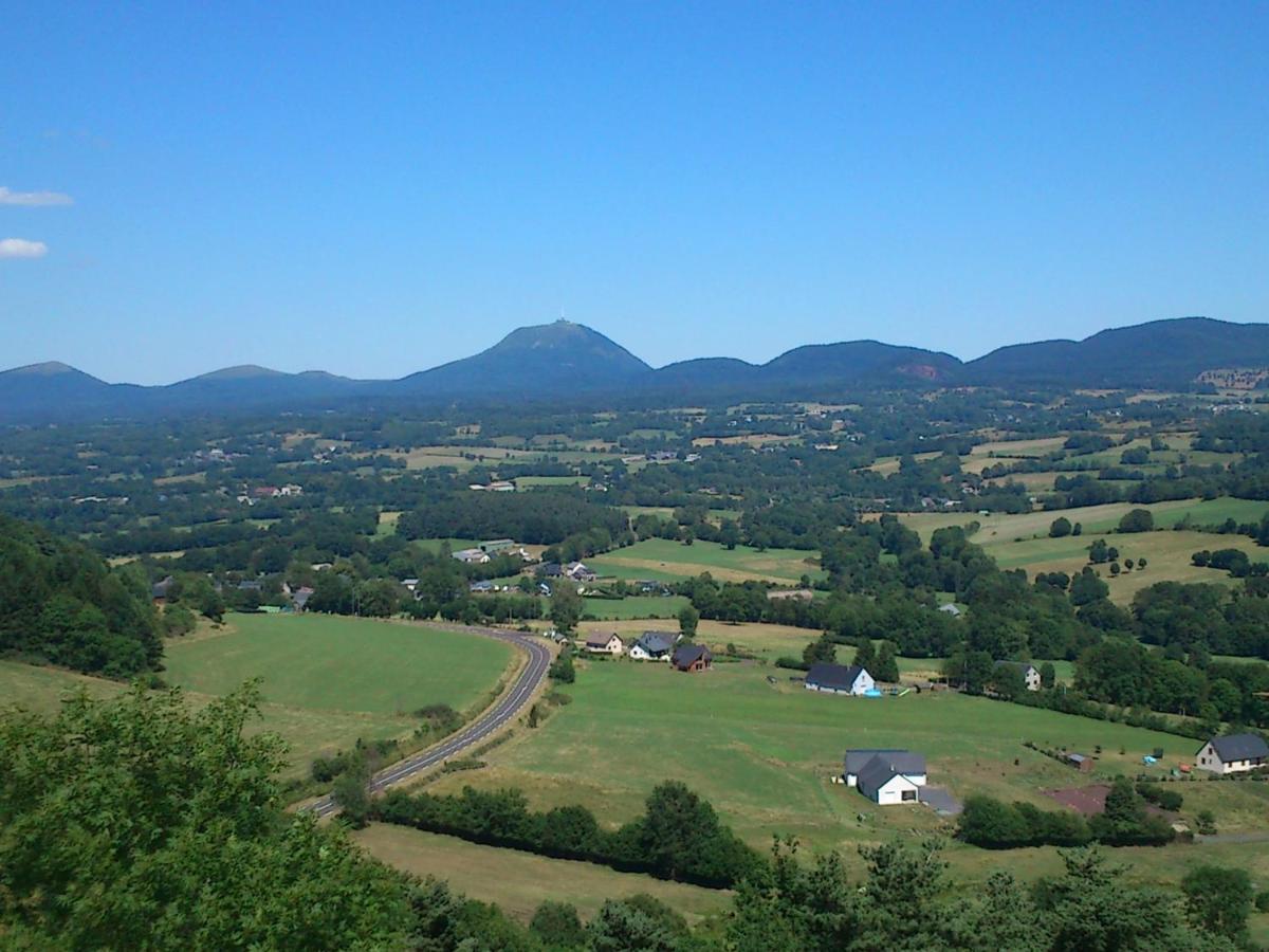 Lilas, Gite Saint Antoine, Orcival, Entre Sancy Et Volcans. Exteriör bild
